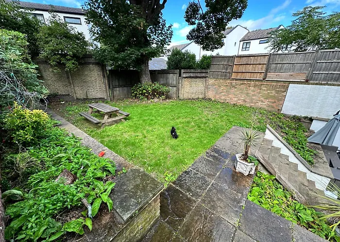Hidden Retreat With Steam Room, King Bed Near Tube